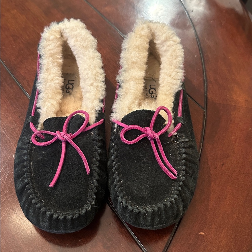 UGG Dakota Slippers Girl's 3 Black Suede Shearling Lined Cozy Slip On Shoes